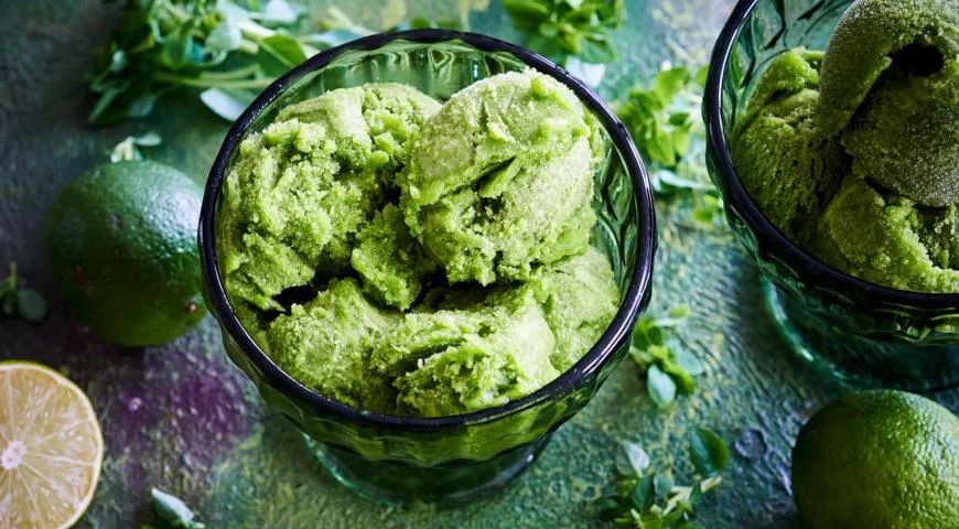 Летний взрыв вкуса: освежающий лимонно-яблочный сорбет с нотками базилика
