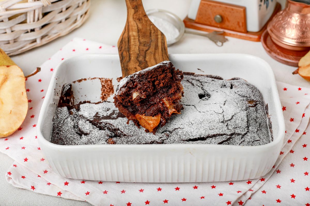 Идеальный брауни с карамельными грушами: секреты приготовления