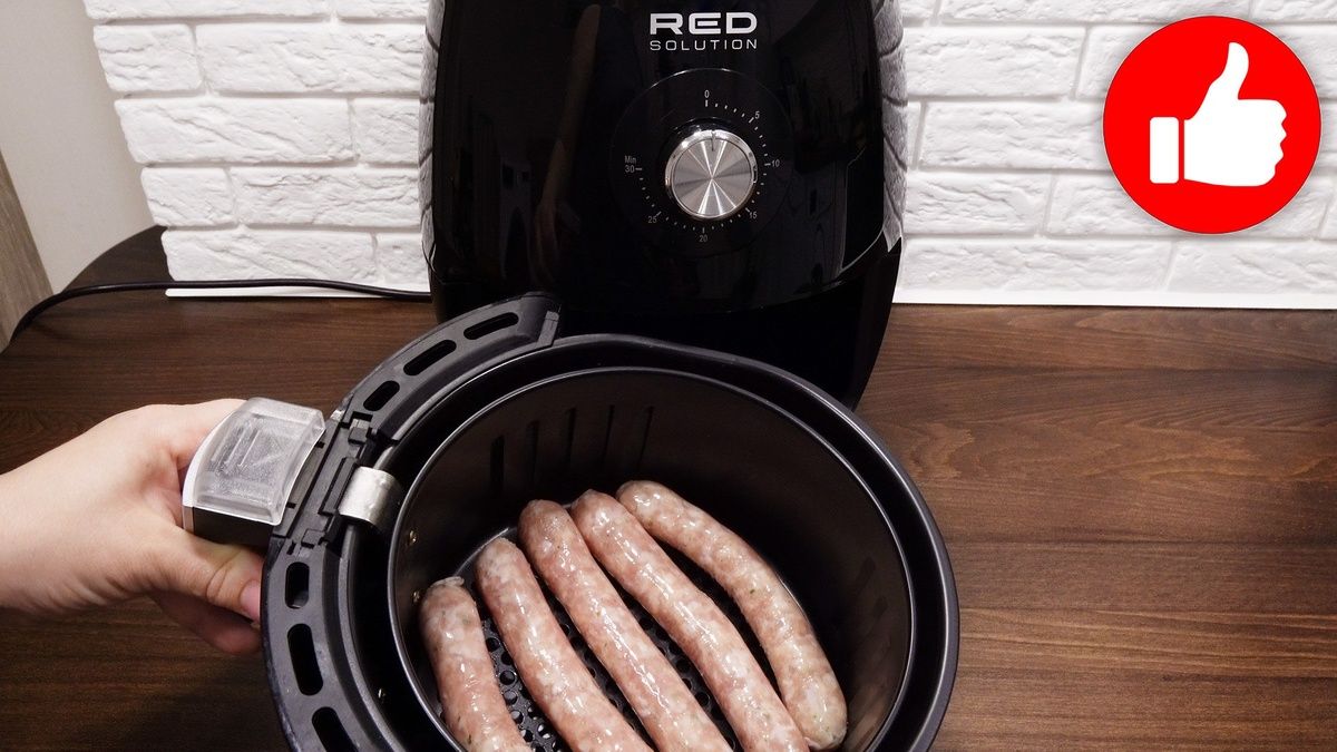 Вкусные колбаски на обед, которые легко приготовить в аэрогриле