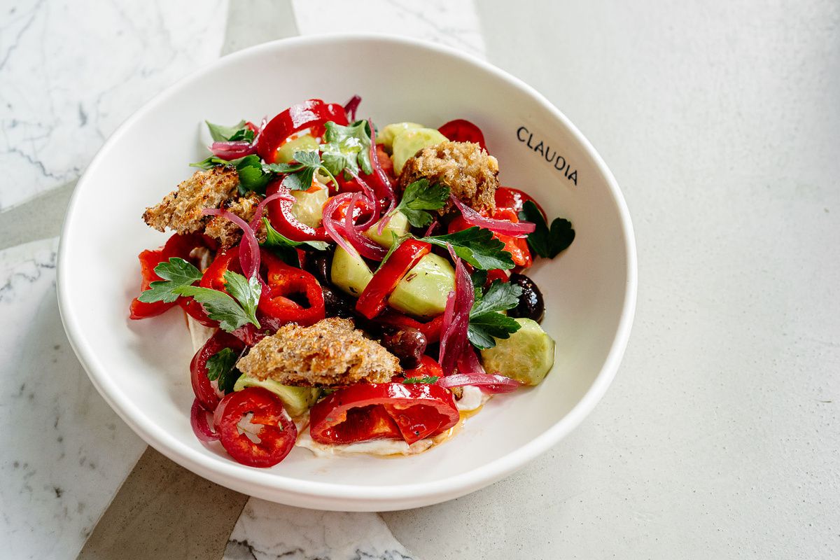 Летний вкус Италии: как приготовить салат панцанелла