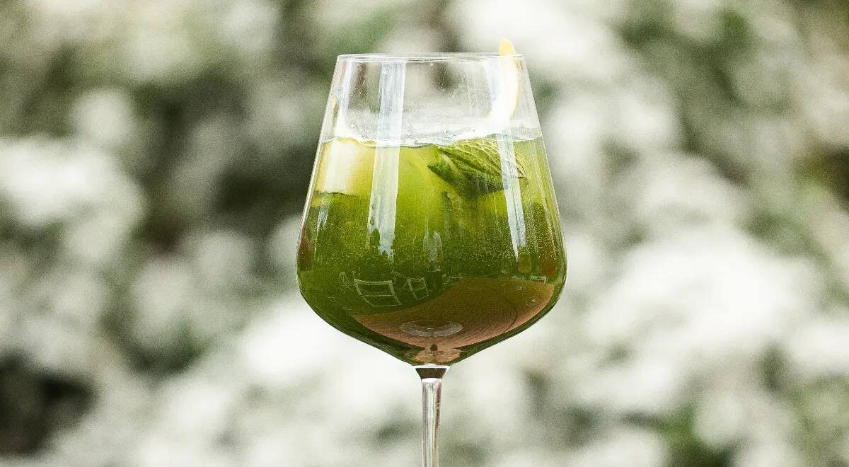 Матча с белым вином: модный коктейль, который легко приготовить дома