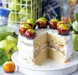 Торт, который делает вечер: сметанный с яблоками и карамелью