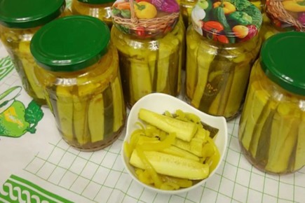 Приготовление незабываемых маринованных огурцов и кабачков
