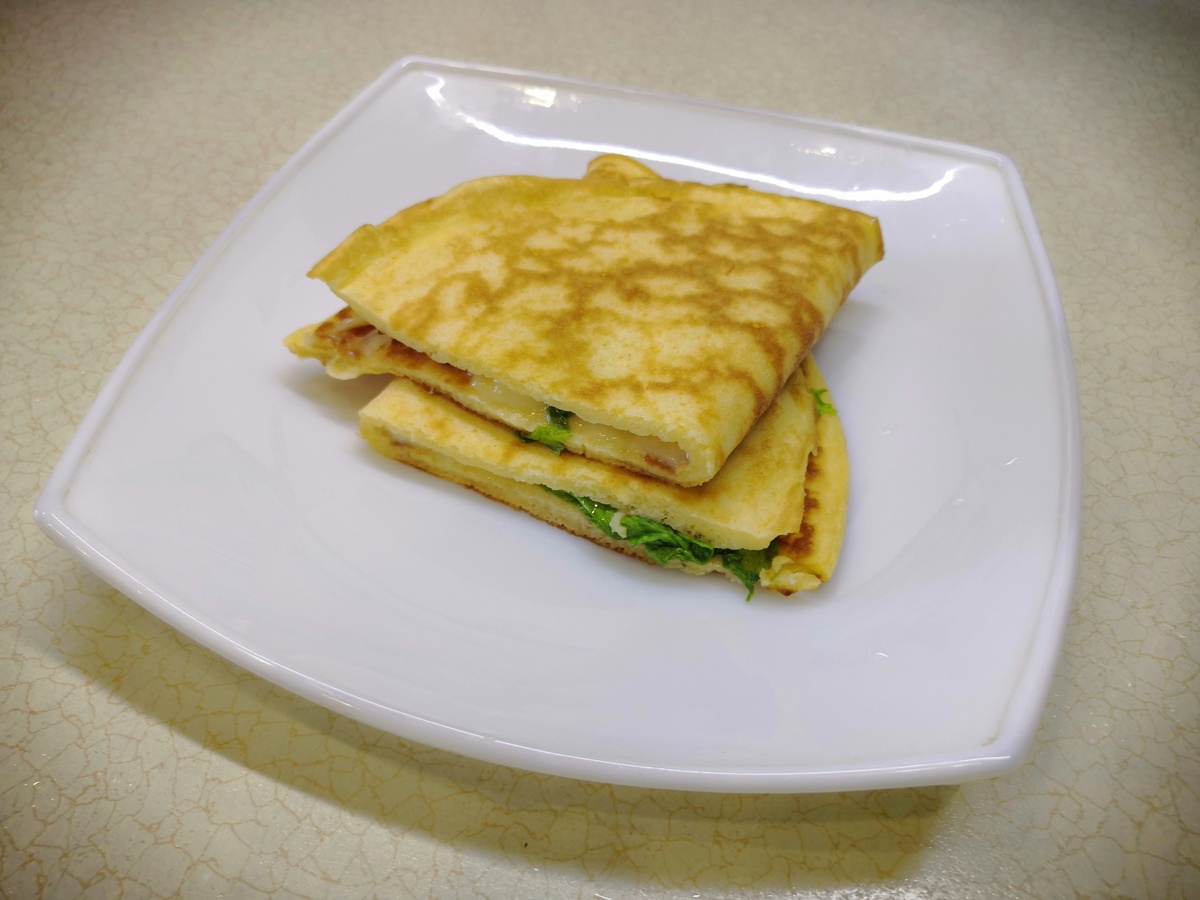 Утренний шедевр: рисовый блин с начинкой, который удивит вас