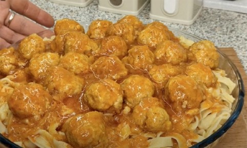 Домашняя лапша с фрикадельками: уютный семейный ужин с изюминкой