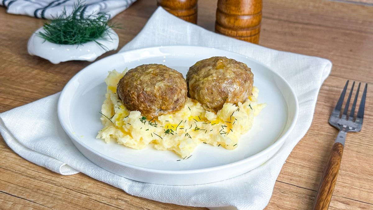 Сочность и простота: как запечь идеальные котлеты из фарша с капустой