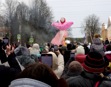 Грандиозные масленичные гулянья в Юхнове: праздник для всей семьи