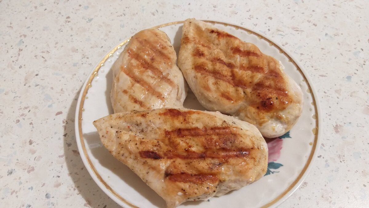 Идеальная куриная грудка на гриле: просто и вкусно