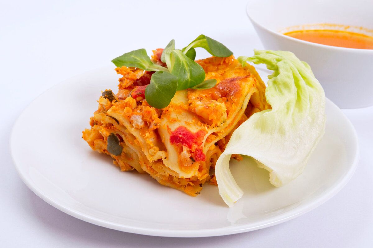 Запеченная лазанья из молодой капусты