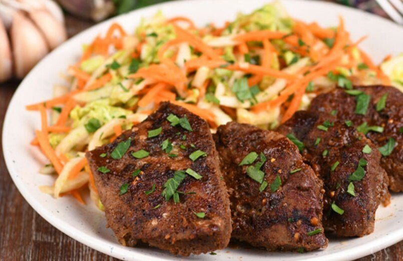 Вкусная говяжья печень в маринаде: запекаем просто и быстро