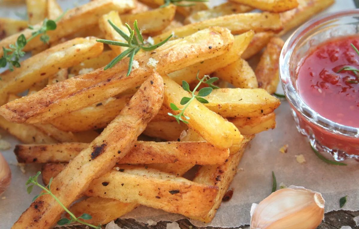 Вкусный картофель фри: как сделать хрустящую закуску в духовке
