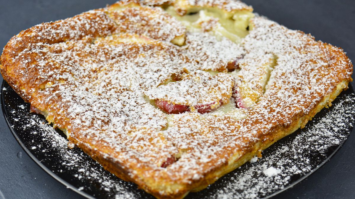 Нежный немецкий яблочный блин: легкий десерт к чаю