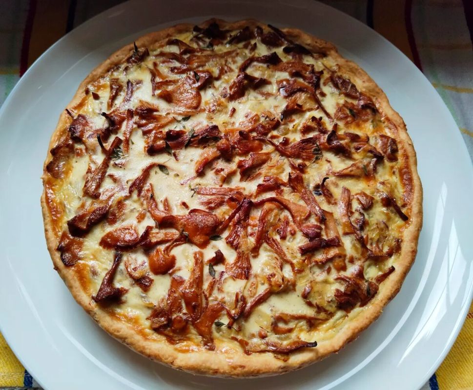 Лисичковый киш: вкусное открытое пирожное с лесными грибами