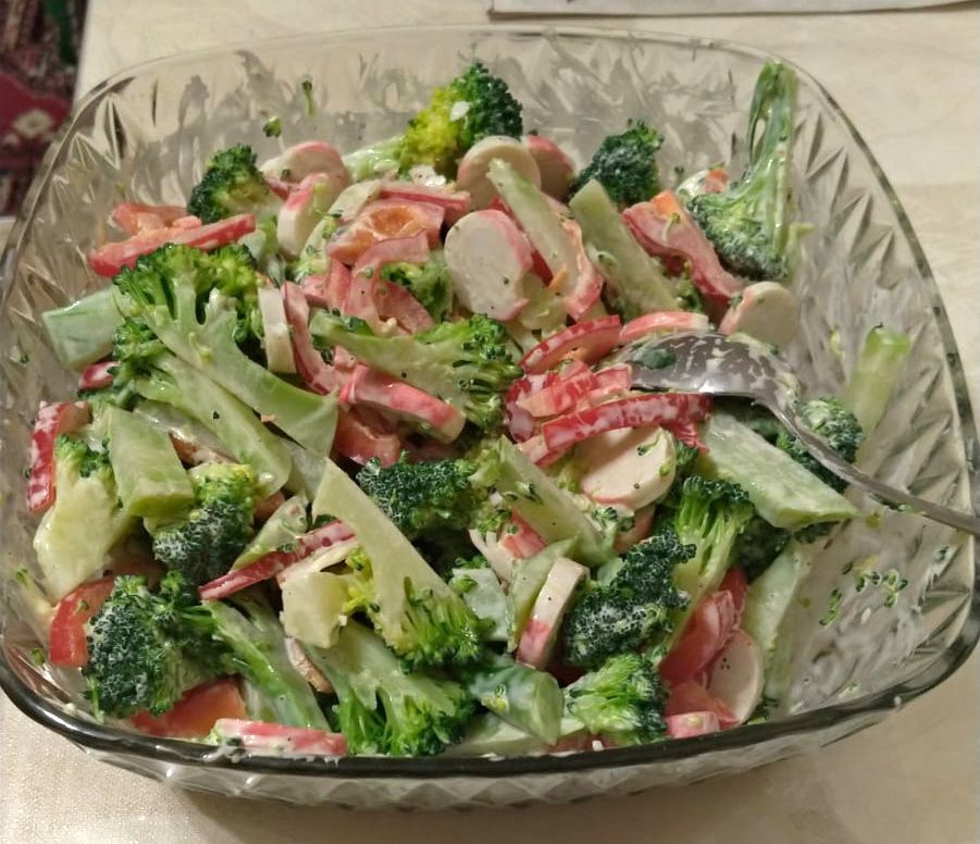 Салат с крабовыми палочками и брокколи: яркое блюдо для любого стола