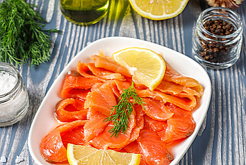 Форель стала самым доступным вариантом красной рыбы для новогоднего стола