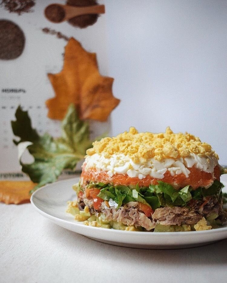 Незабываемый салат с тунцом и пикантной горчичной заправкой