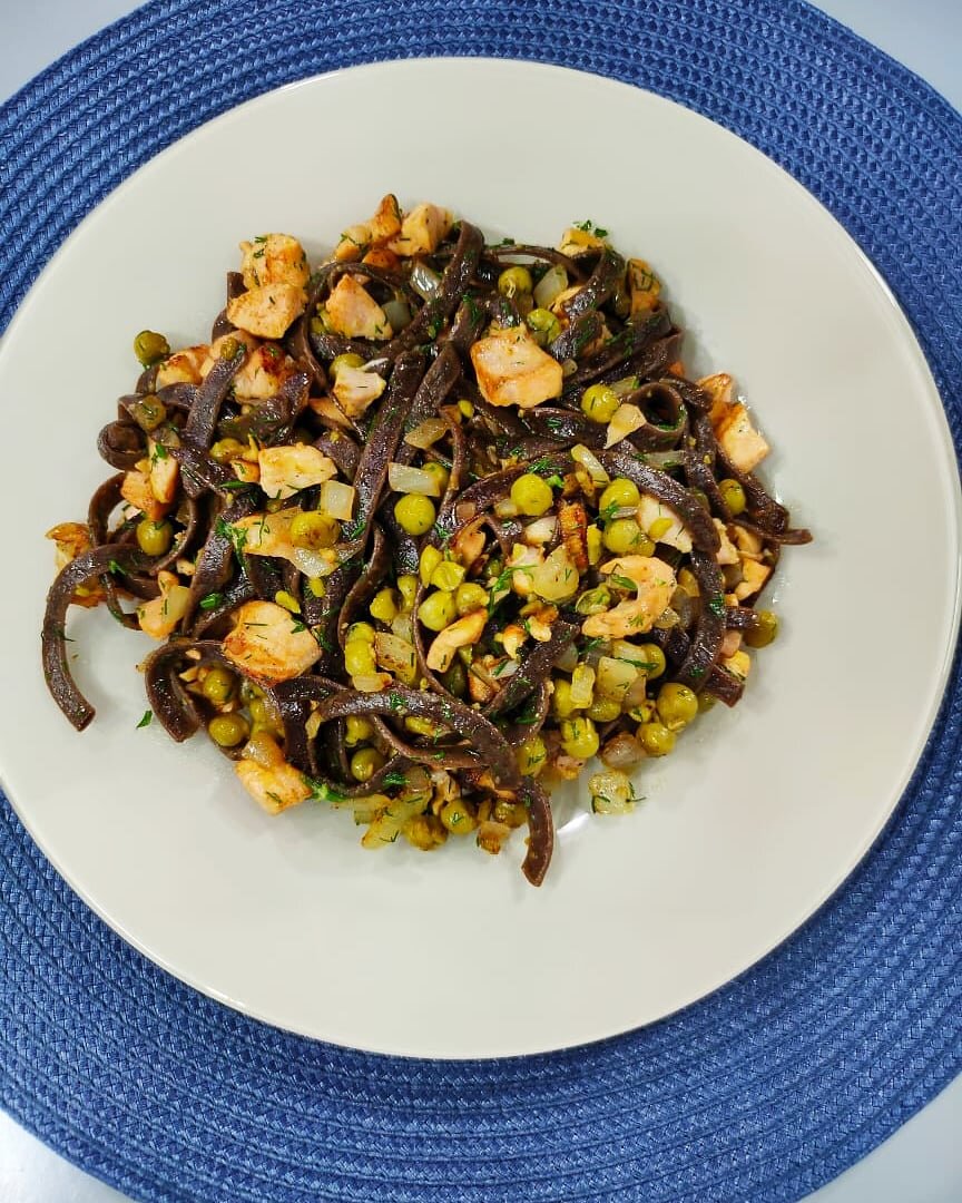 Бородинская лапша с лососем: идеальный завтрак в праздничный день