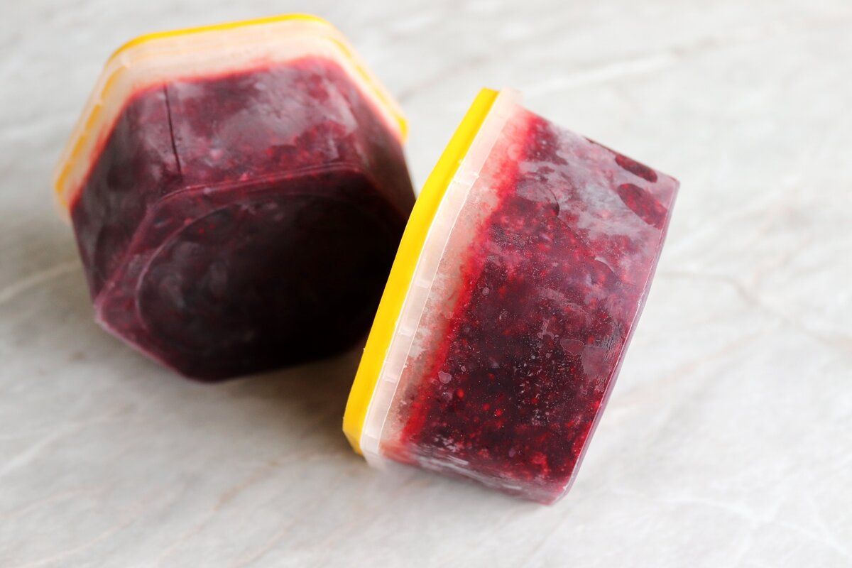 Как сохранить полезные свойства жимолости: замороженные заготовки без варки