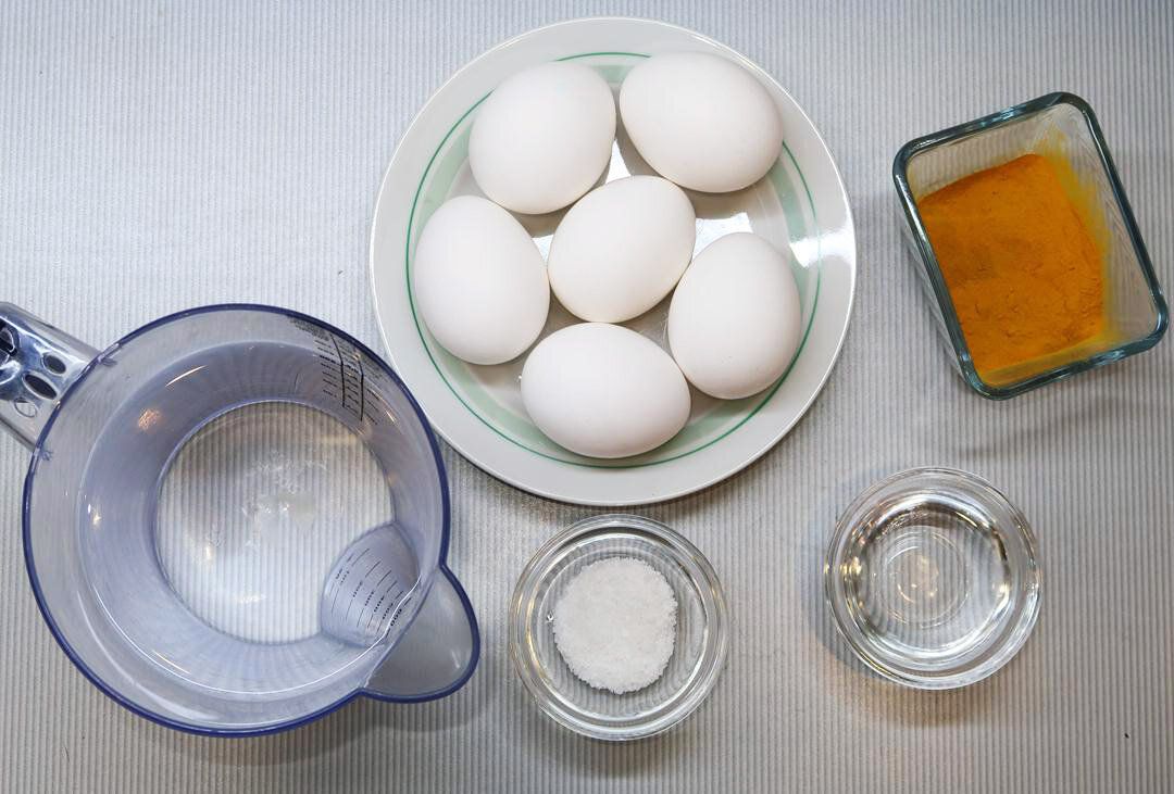 Как покрасить яйца на Пасху: натереть куркумой для яркого результата