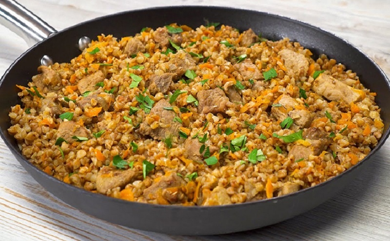 Гречка с грибами и мясом: как создать популярный домашний ужин