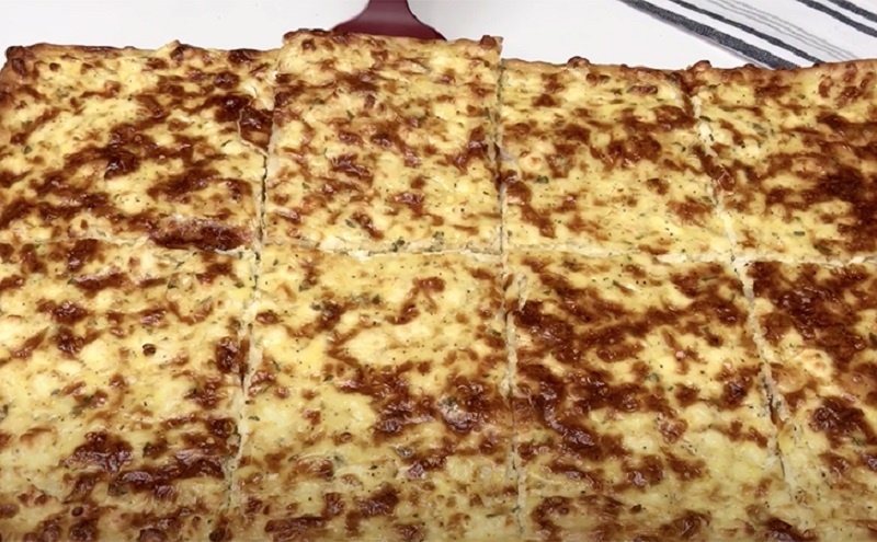 Простая и вкусная сырно-яичная лепёшка: идеальный ужин за полчаса