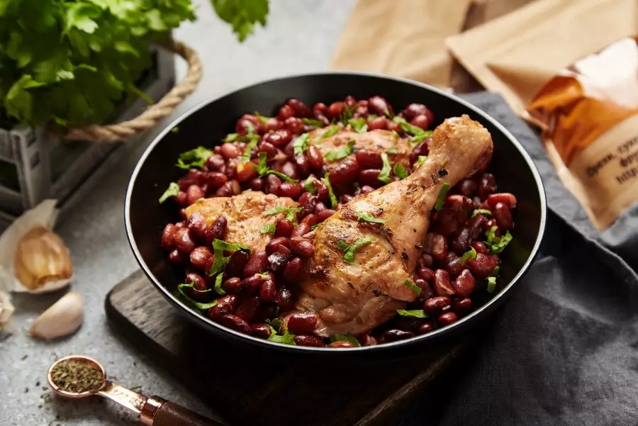 Невероятное рагу с курицей и фасолью: простое, но вкусное решение для ужина