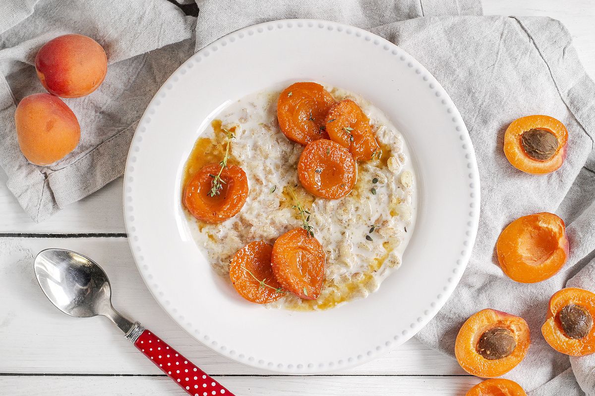 Несравненно вкусная каша «5 злаков» с абрикосами в карамели