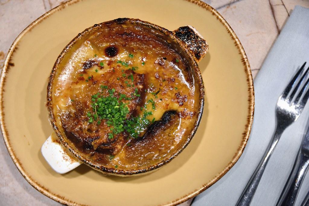 Как приготовить французский луковый суп: история и секреты рецепта