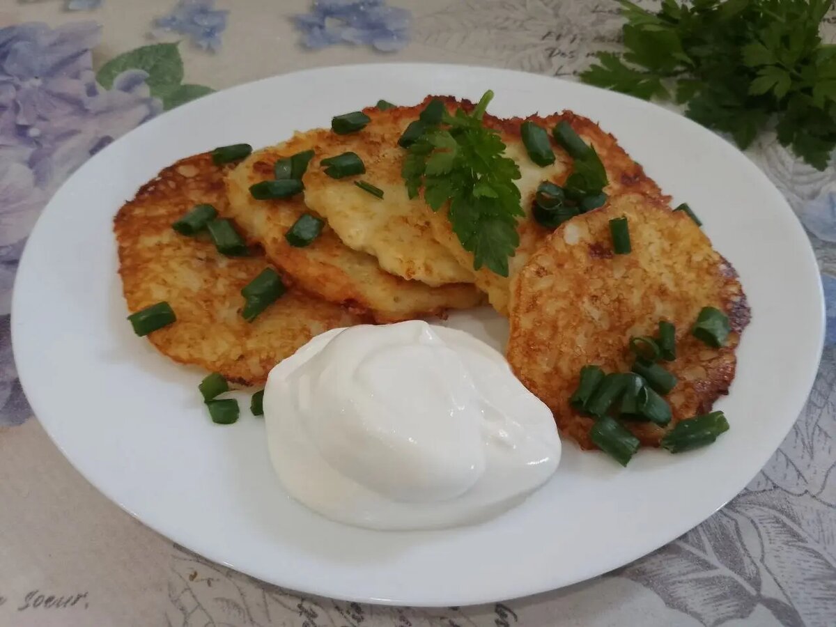 Как приготовить вкусные драники с творогом: простой и быстрый рецепт