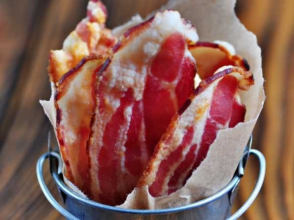 Как приготовить хрустящий бекон: секреты идеального завтрака