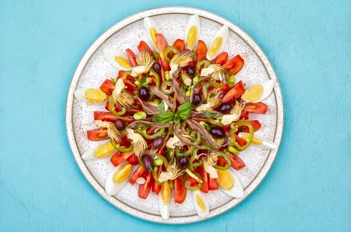 Салат Нисуаз: кулинарная гордость Ниццы и её культурное наследие