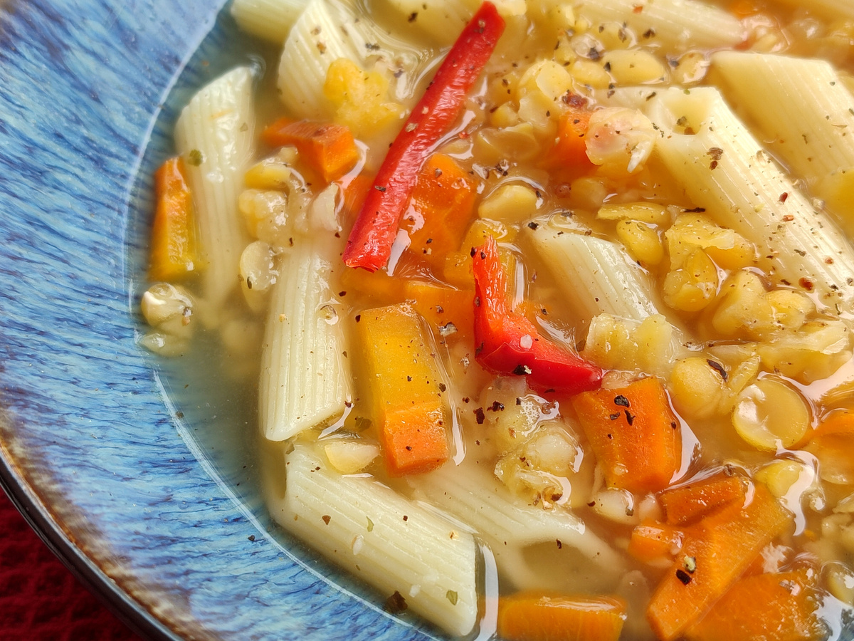 Недорогой, но удивительно вкусный суп: история и рецепт