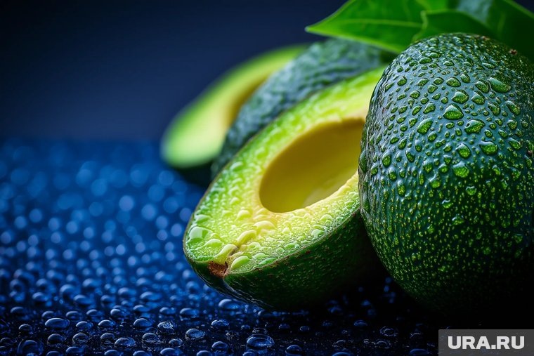 Салат с апельсином и авокадо: простой способ борьбы с осенней хандрой