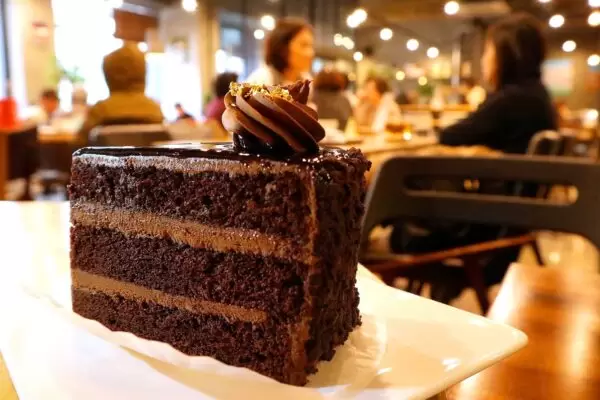 Шоколадный торт «Прага»: невероятный вкус, который подарит праздник