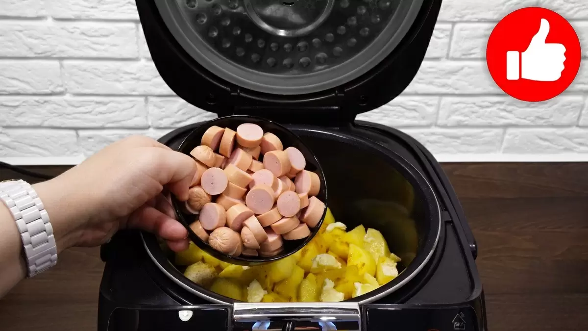 Нежная картошка с сосисками: комфортная еда быстро и просто