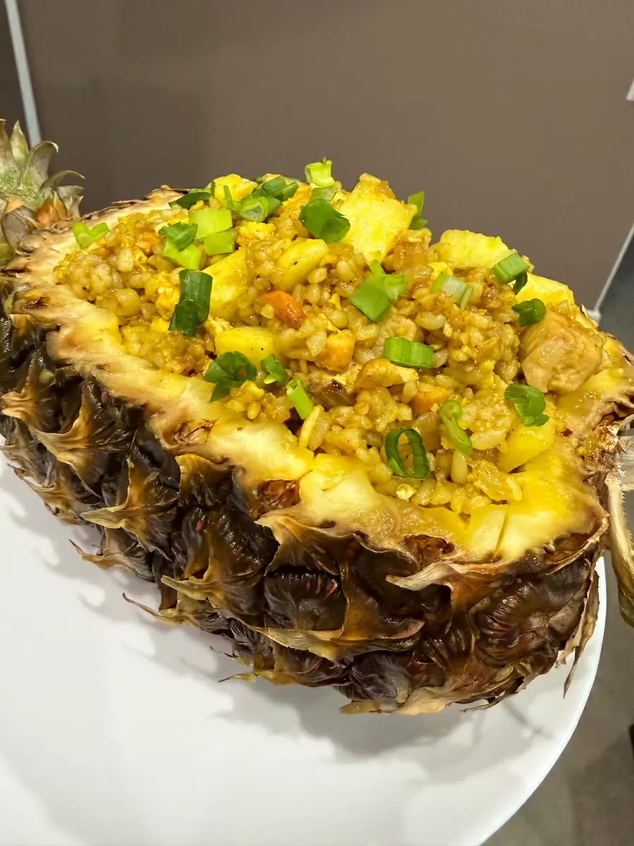 Тайский жареный рис с ананасом: как удивить гостей простым рецептом