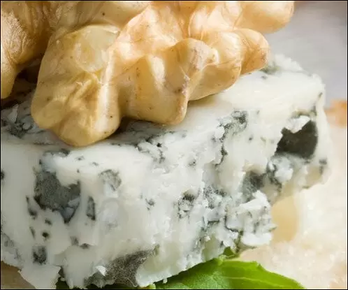 Необычные бутерброды: сыр и грецкий орех в одном укусе