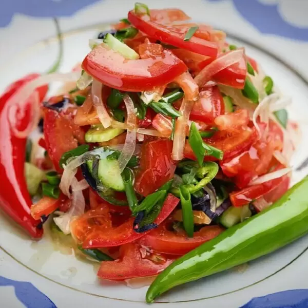 Восточная свежесть: как салат ачик-чучук стал звездой узбекской кухни