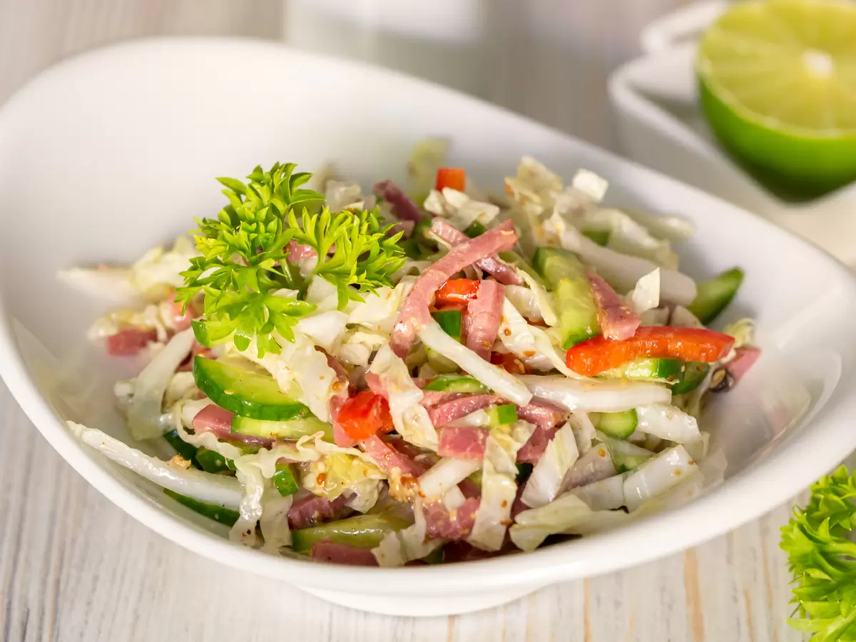 Неожиданный вкус: как простой салат становится звездой стола