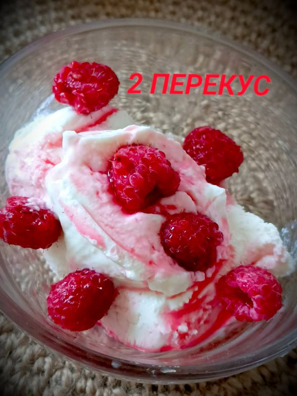 Вкусные вечерние перекусы: от творога с малиной до фаршированного перца