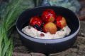 Незабываемые пончики с соусом из черной смородины
