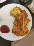 Вкус Швеции в каждом укусе: попробуйте раггмунки с беконом и брусничным соусом