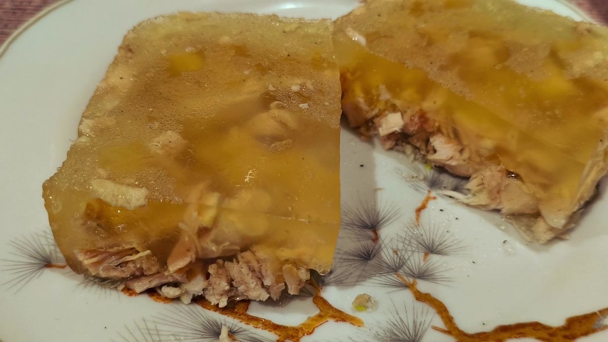 Вкусное и простое заливное из курицы: идеальный рецепт для здоровья